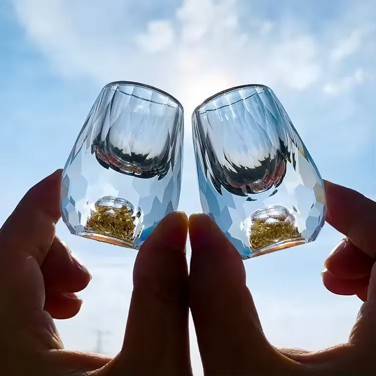 Kin – Japanisches Sakeglas mit Goldverzierung